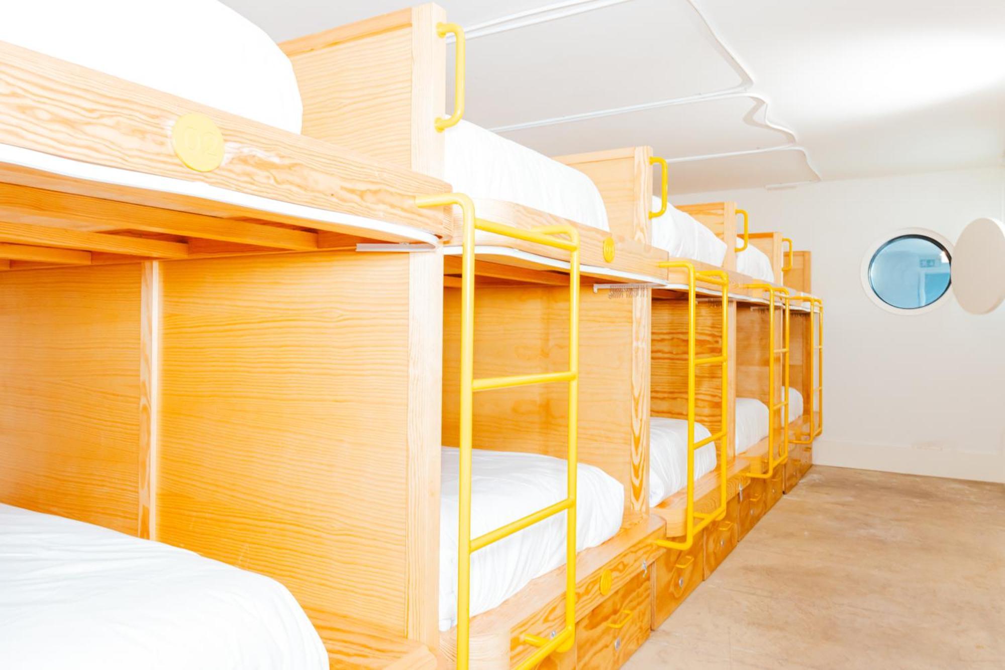 Surf & Sea Suites Parede Exterior foto